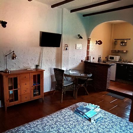 Bed and Breakfast Cortijo Petra Villanueva del Rosario Exterior foto